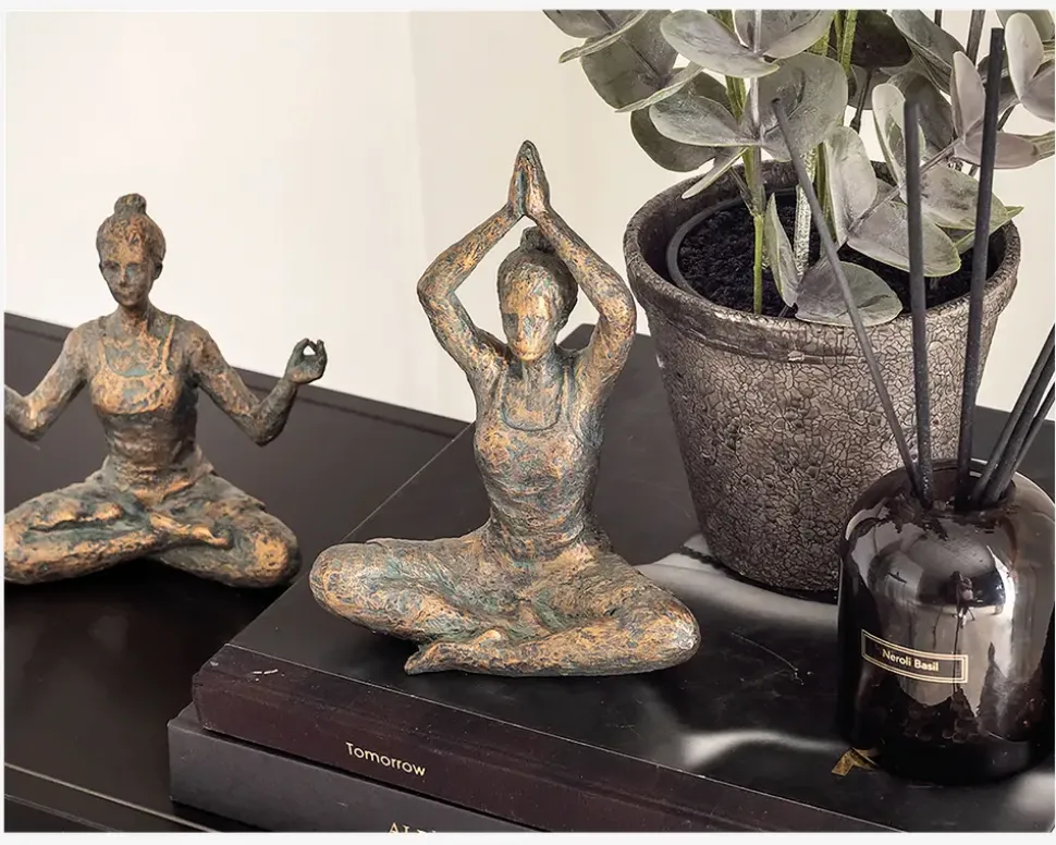 Figur yoga dame antique ass H.18 cm