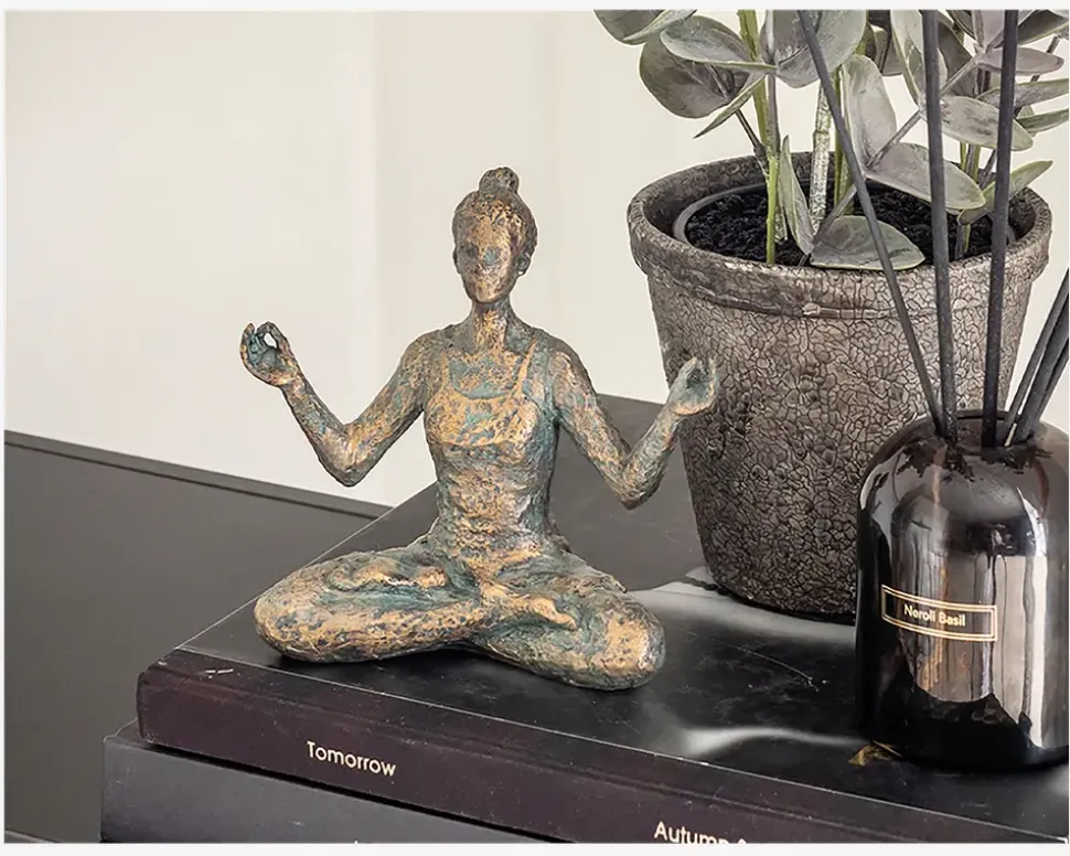 Figur yoga dame antique ass H.18 cm