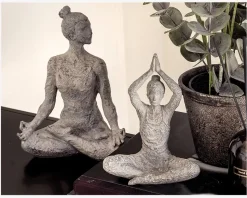 Figur yoga dame grå 18x11x24 cm