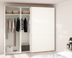 Garderobeskab Case hvid B. 244 x H. 221 cm